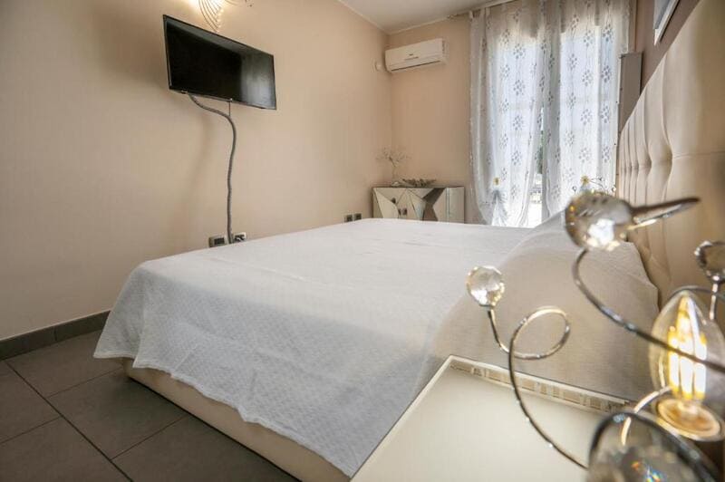 letto con televisore