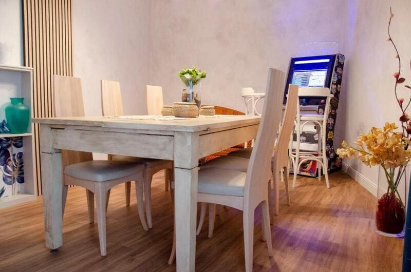 salotto con tavolo
