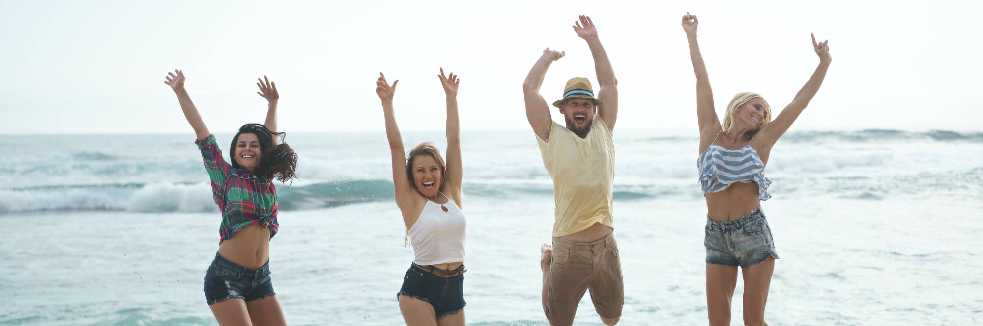 ragazzi in vacanza la mare